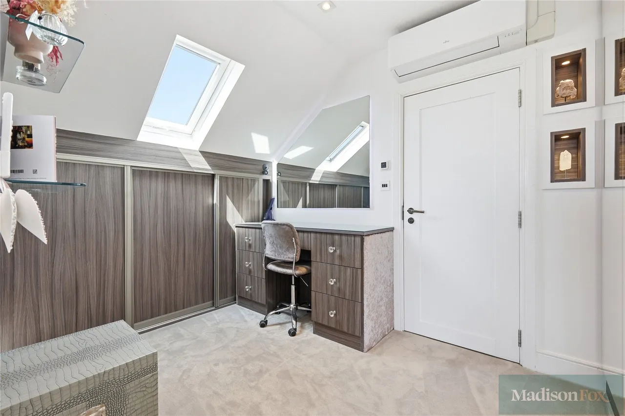 Stradbroke Drive, Chigwell, IG7, photo 47