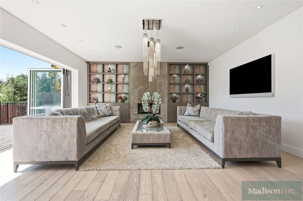 Stradbroke Drive, Chigwell, IG7, photo 10