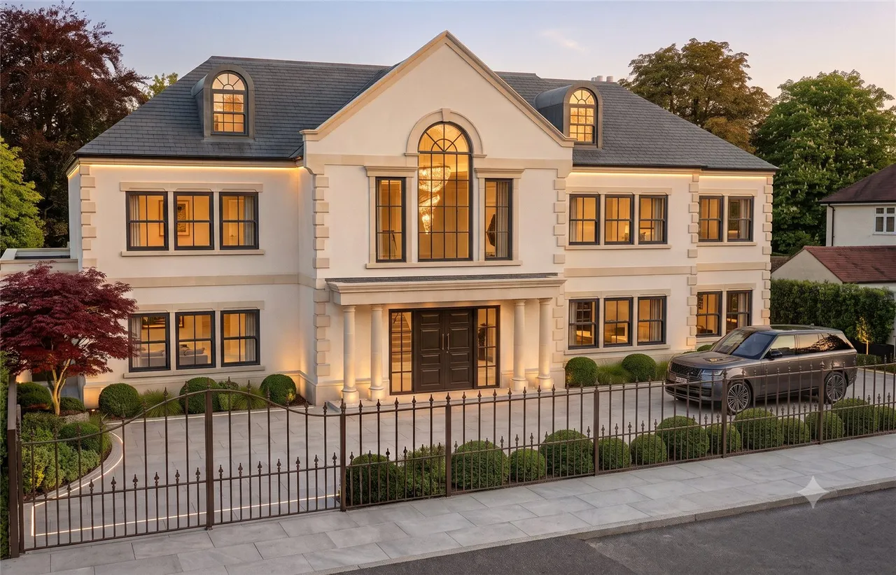 Stradbroke Drive, Chigwell, IG7, photo 2