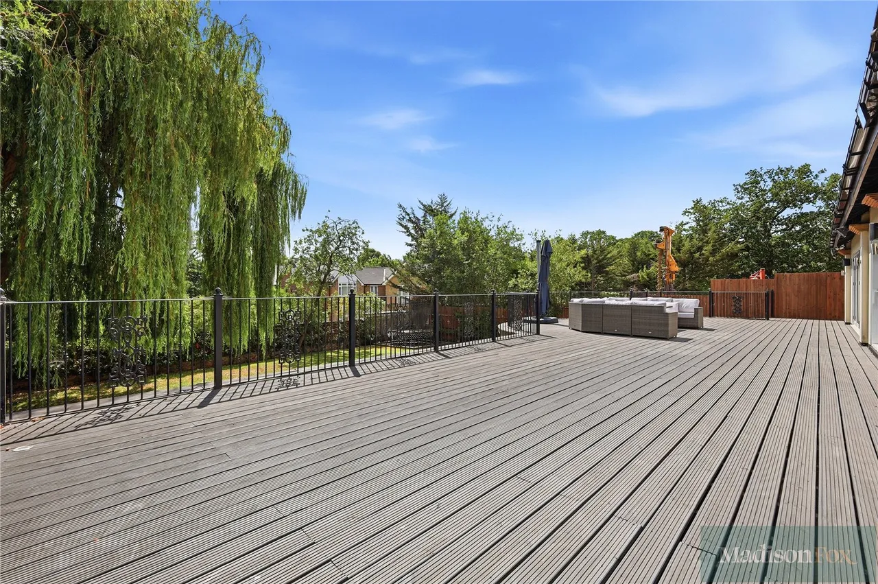 Stradbroke Drive, Chigwell, IG7, photo 51