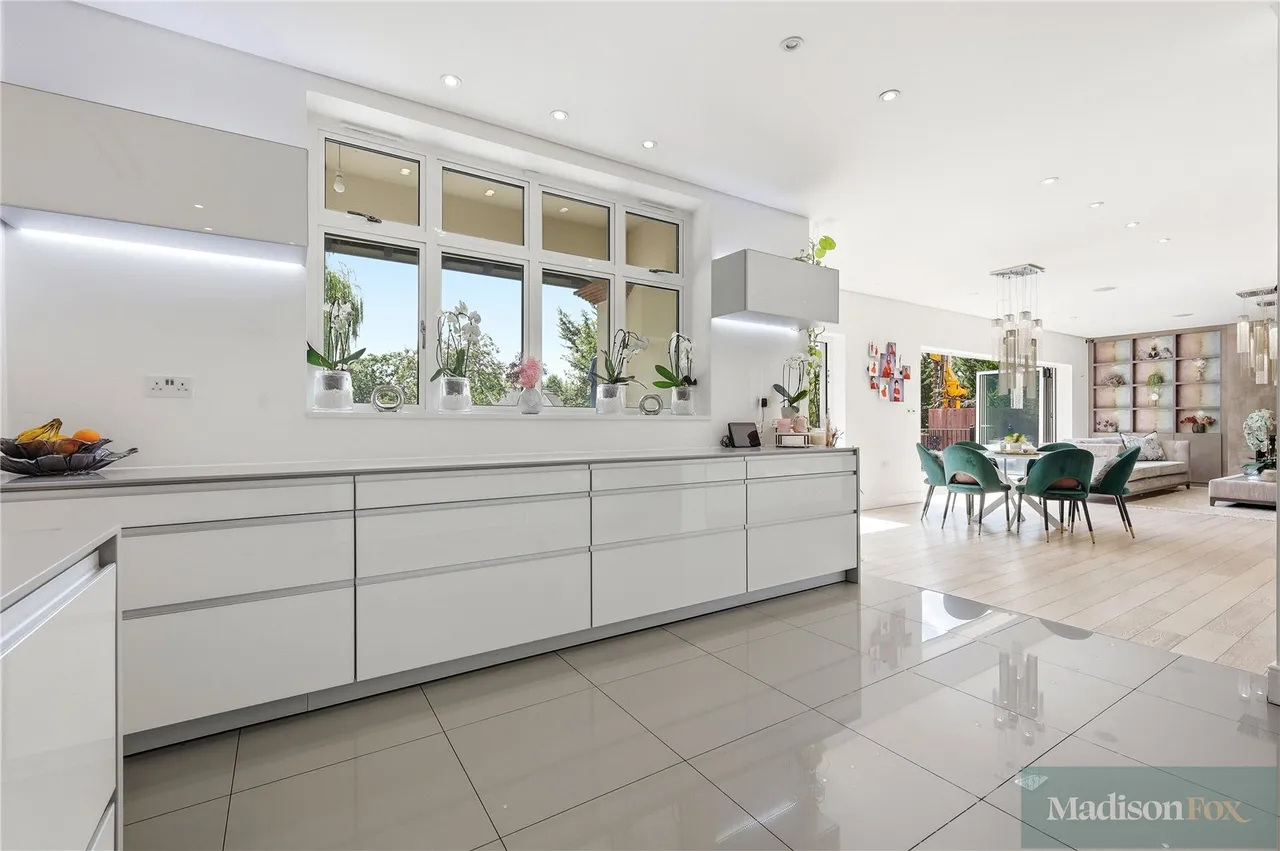 Stradbroke Drive, Chigwell, IG7, photo 19