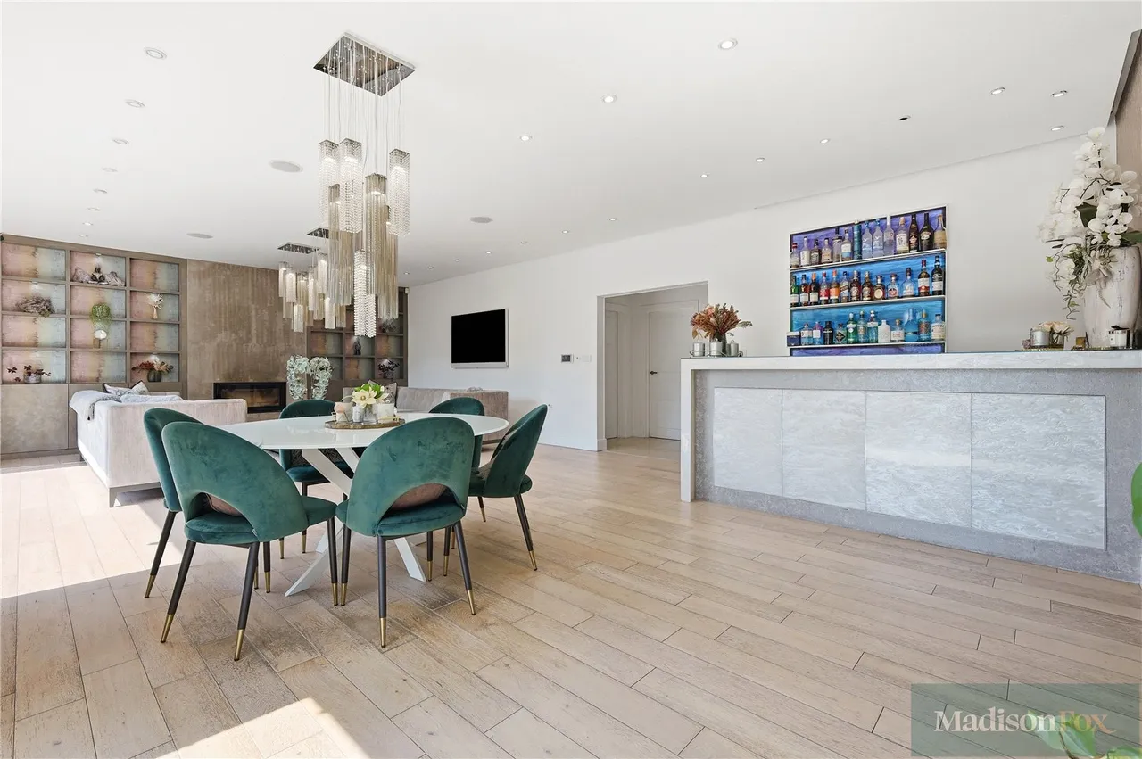 Stradbroke Drive, Chigwell, IG7, photo 15