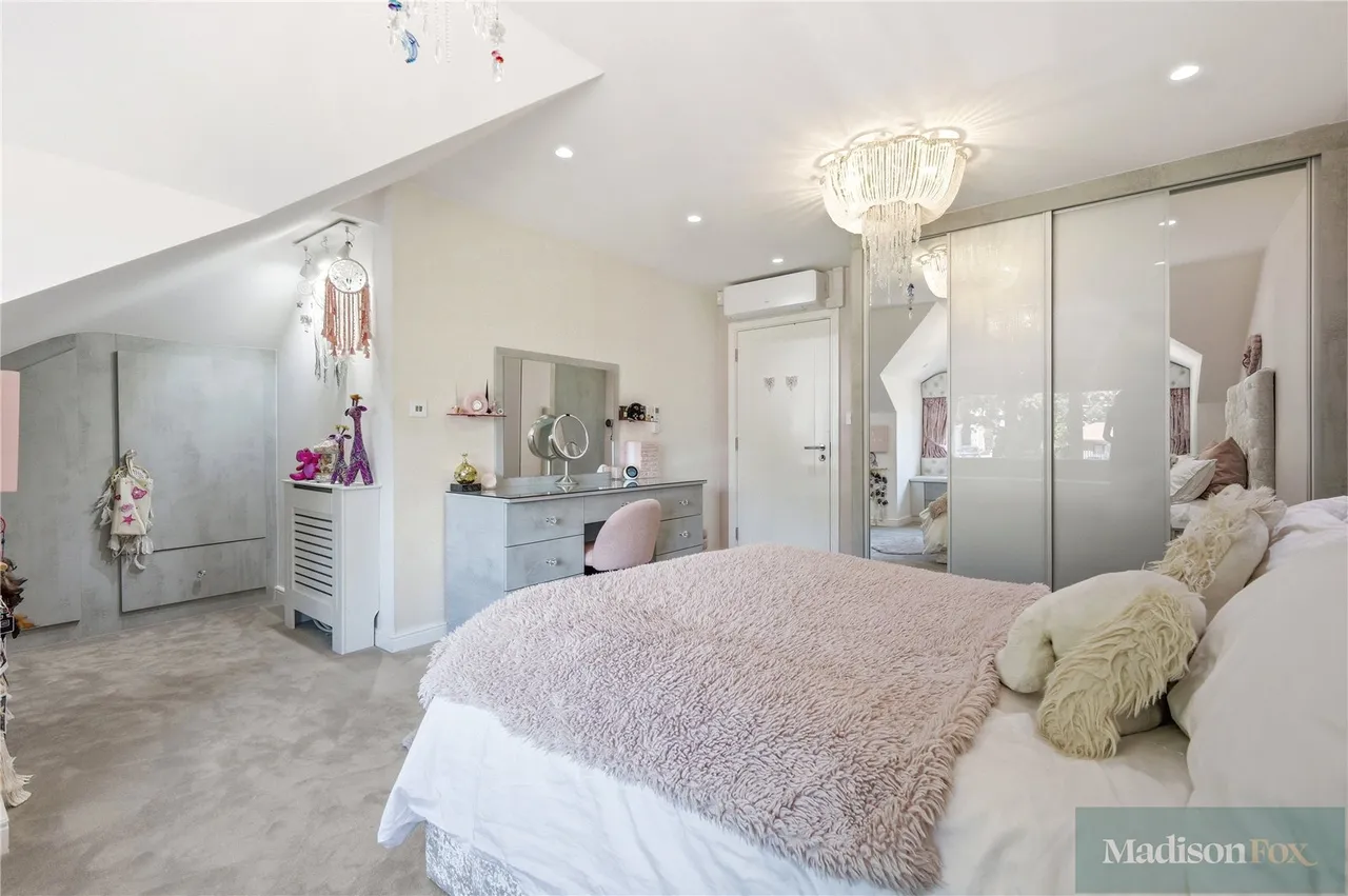 Stradbroke Drive, Chigwell, IG7, photo 43
