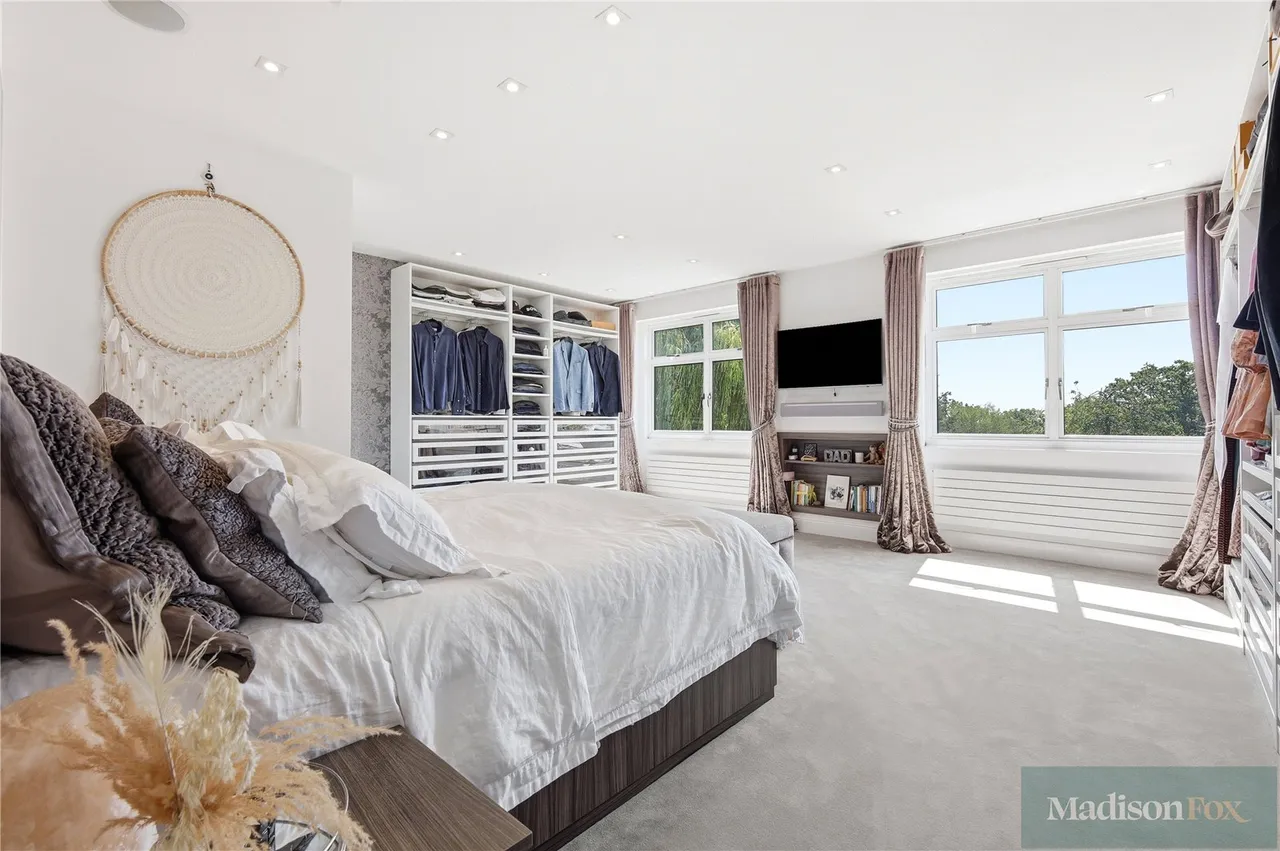 Stradbroke Drive, Chigwell, IG7, photo 38