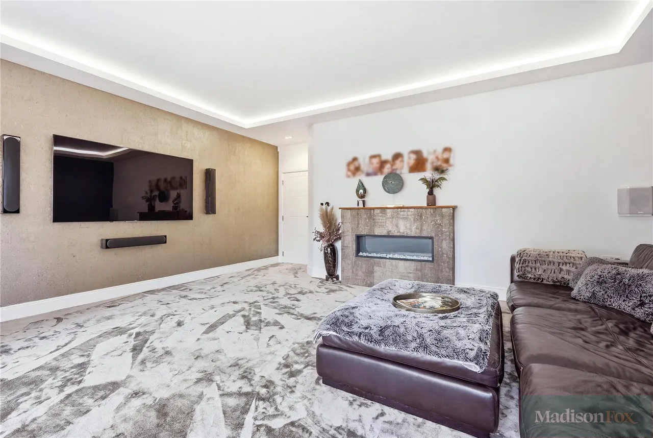 Stradbroke Drive, Chigwell, IG7, photo 7