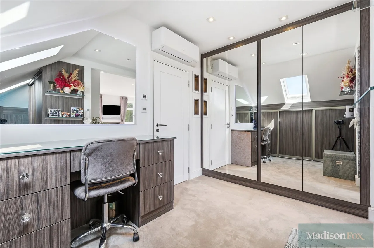 Stradbroke Drive, Chigwell, IG7, photo 46