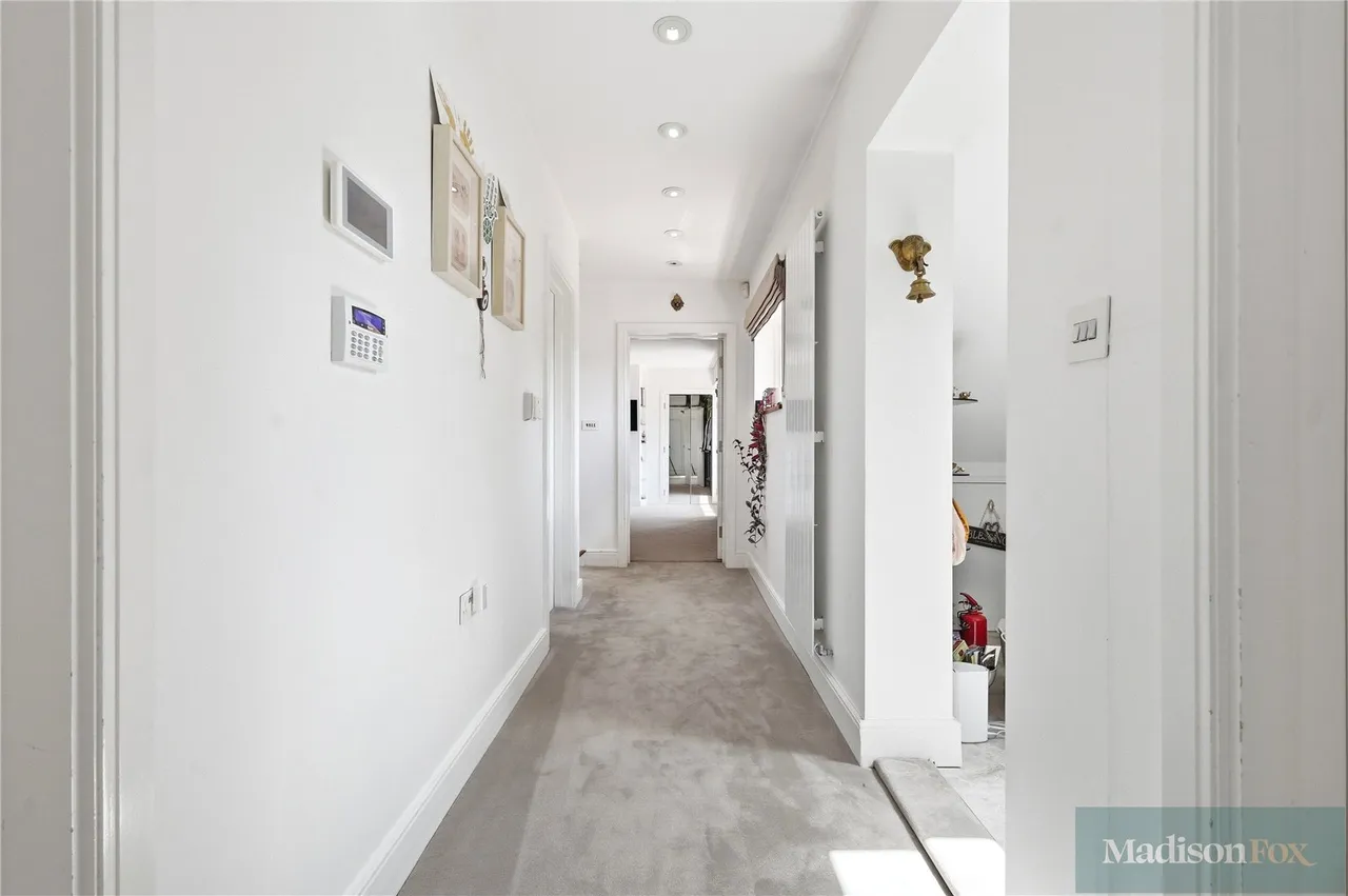 Stradbroke Drive, Chigwell, IG7, photo 33