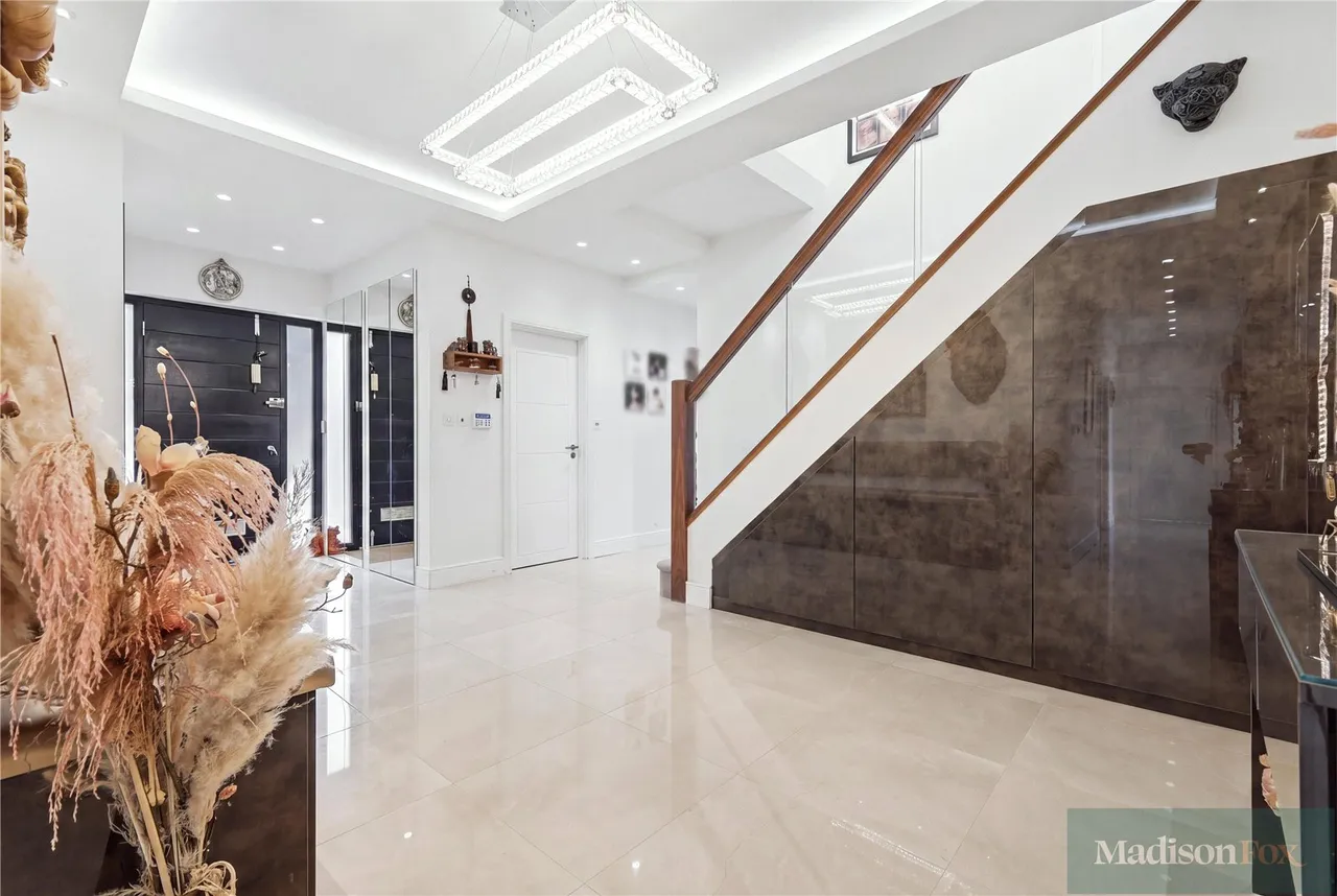 Stradbroke Drive, Chigwell, IG7, photo 29