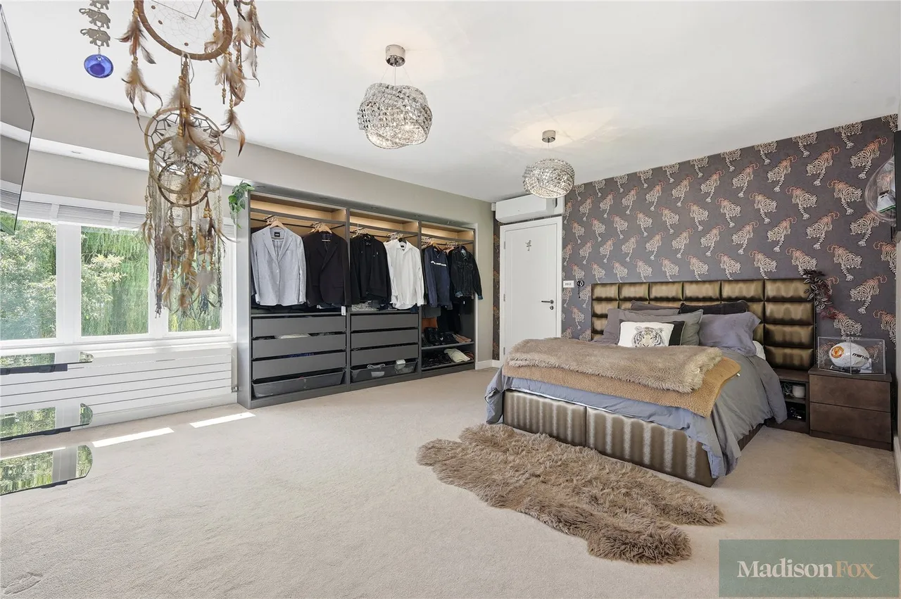 Stradbroke Drive, Chigwell, IG7, photo 31