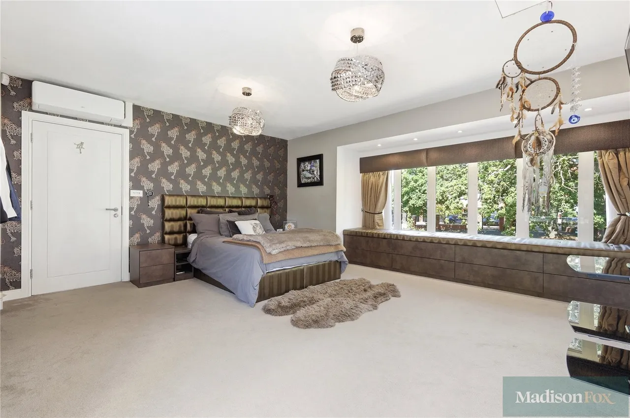 Stradbroke Drive, Chigwell, IG7, photo 32