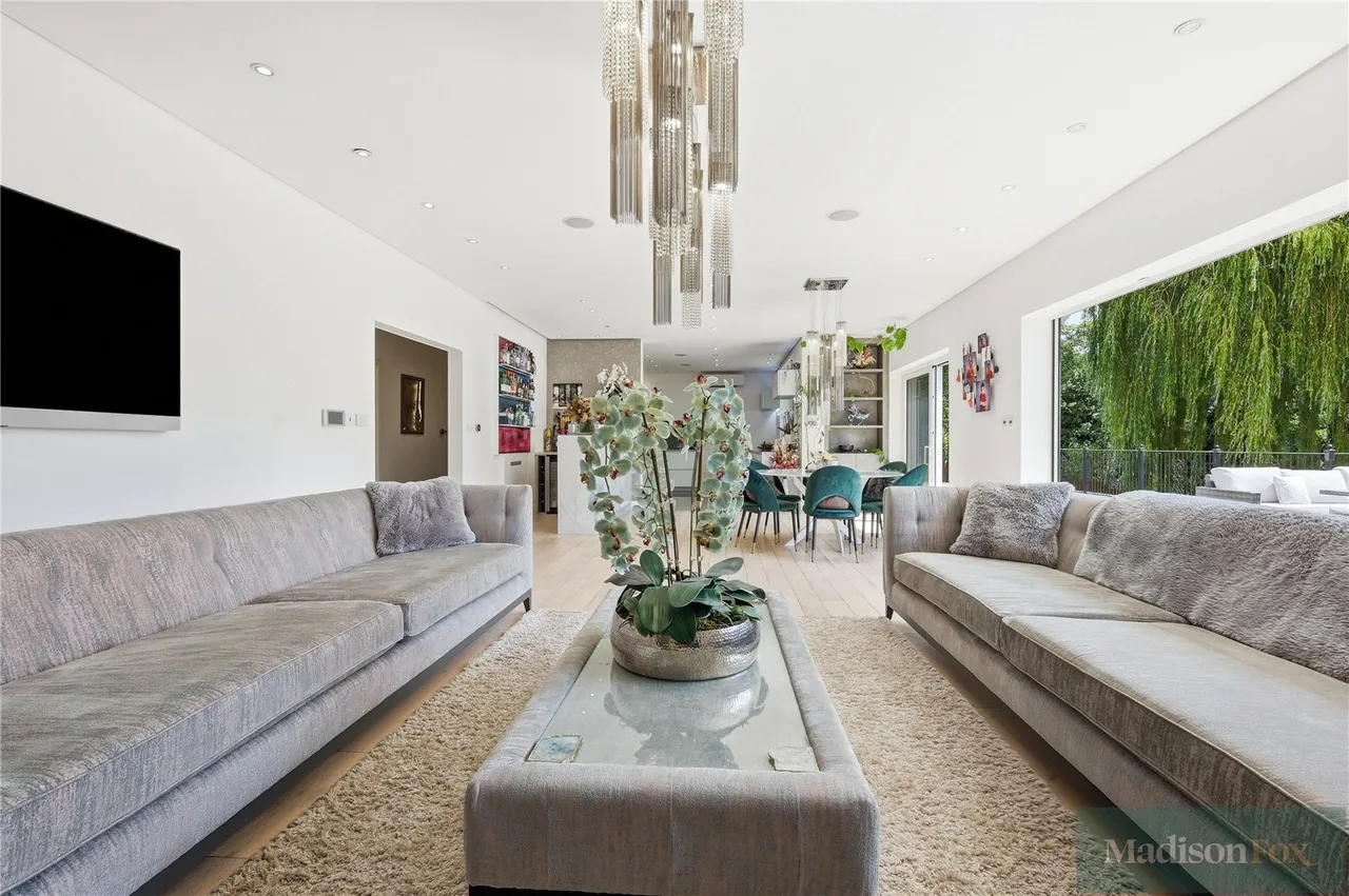 Stradbroke Drive, Chigwell, IG7, photo 12