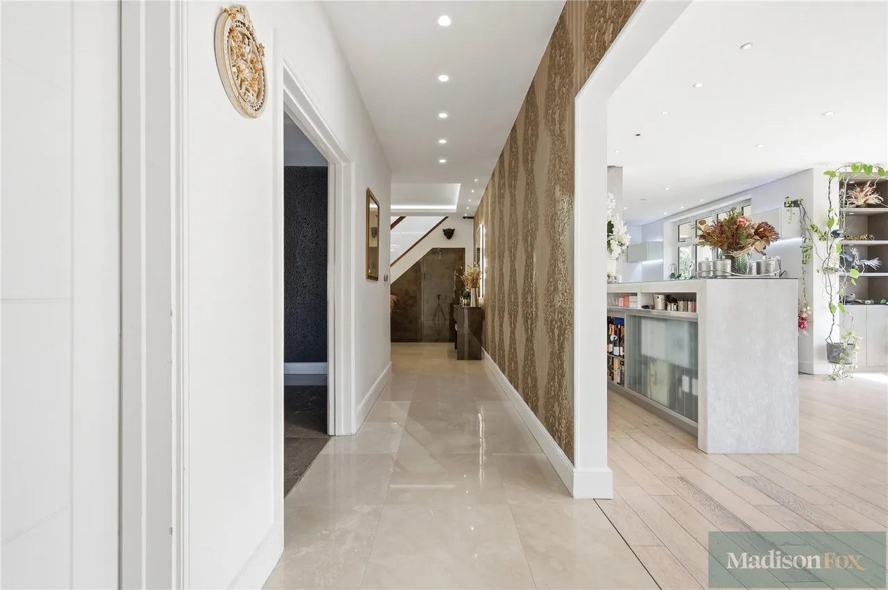 Stradbroke Drive, Chigwell, IG7, photo 8