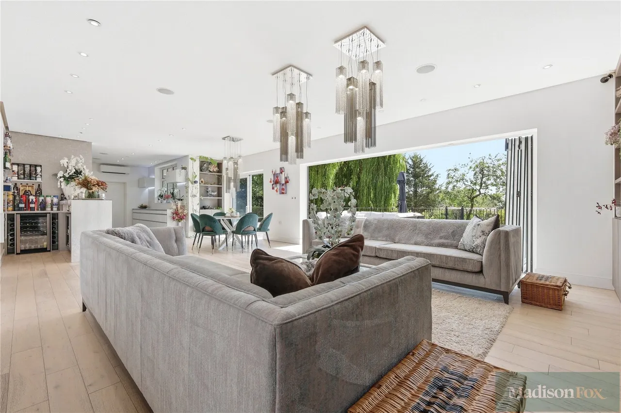 Stradbroke Drive, Chigwell, IG7, photo 14