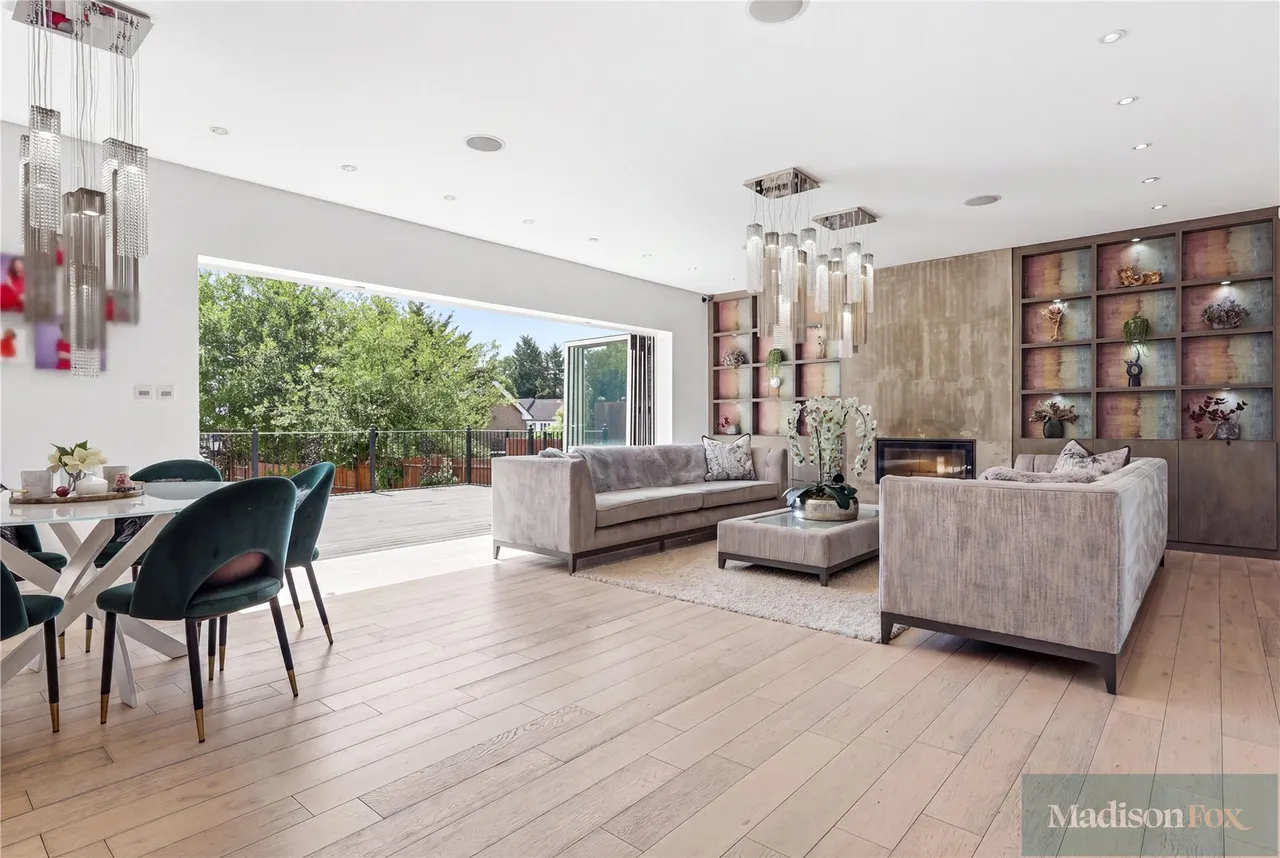 Stradbroke Drive, Chigwell, IG7, photo 13