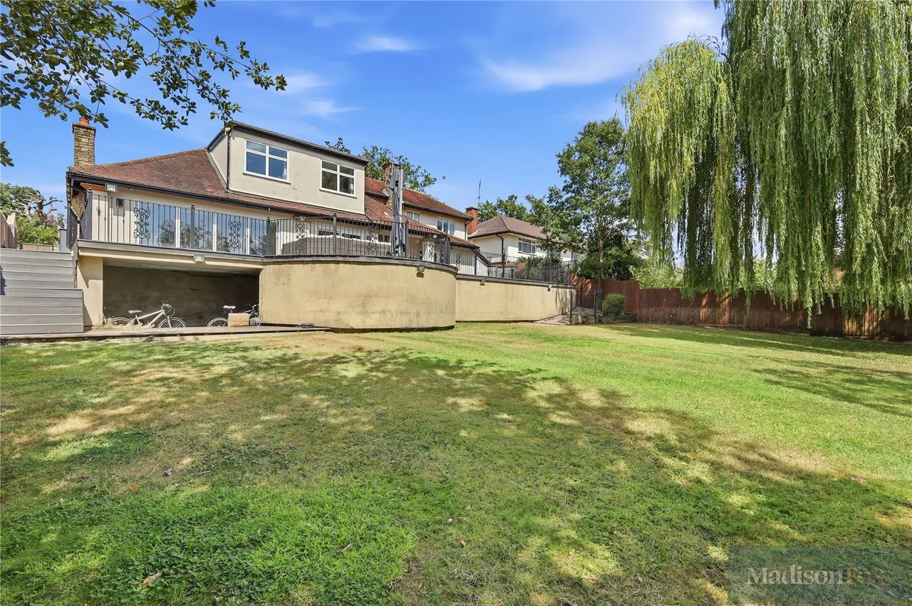 Stradbroke Drive, Chigwell, IG7, photo 53