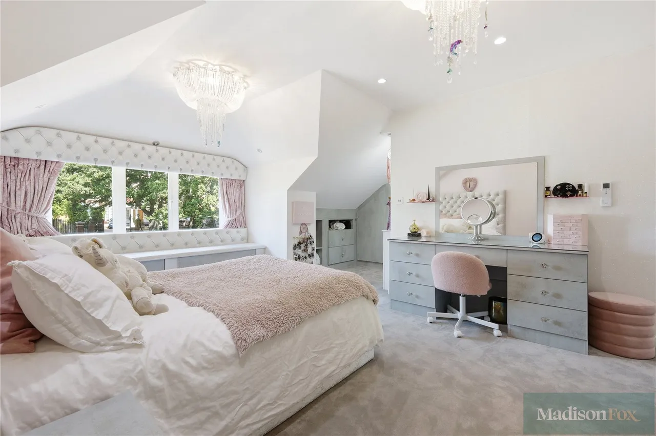 Stradbroke Drive, Chigwell, IG7, photo 42