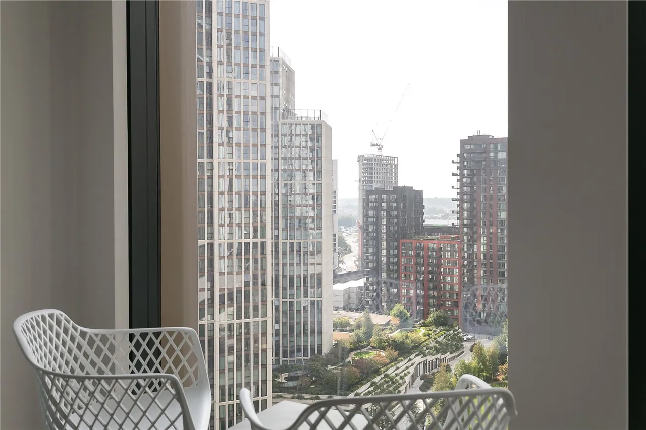Nine Elms Lane, Nine Elms, SW8, photo 3