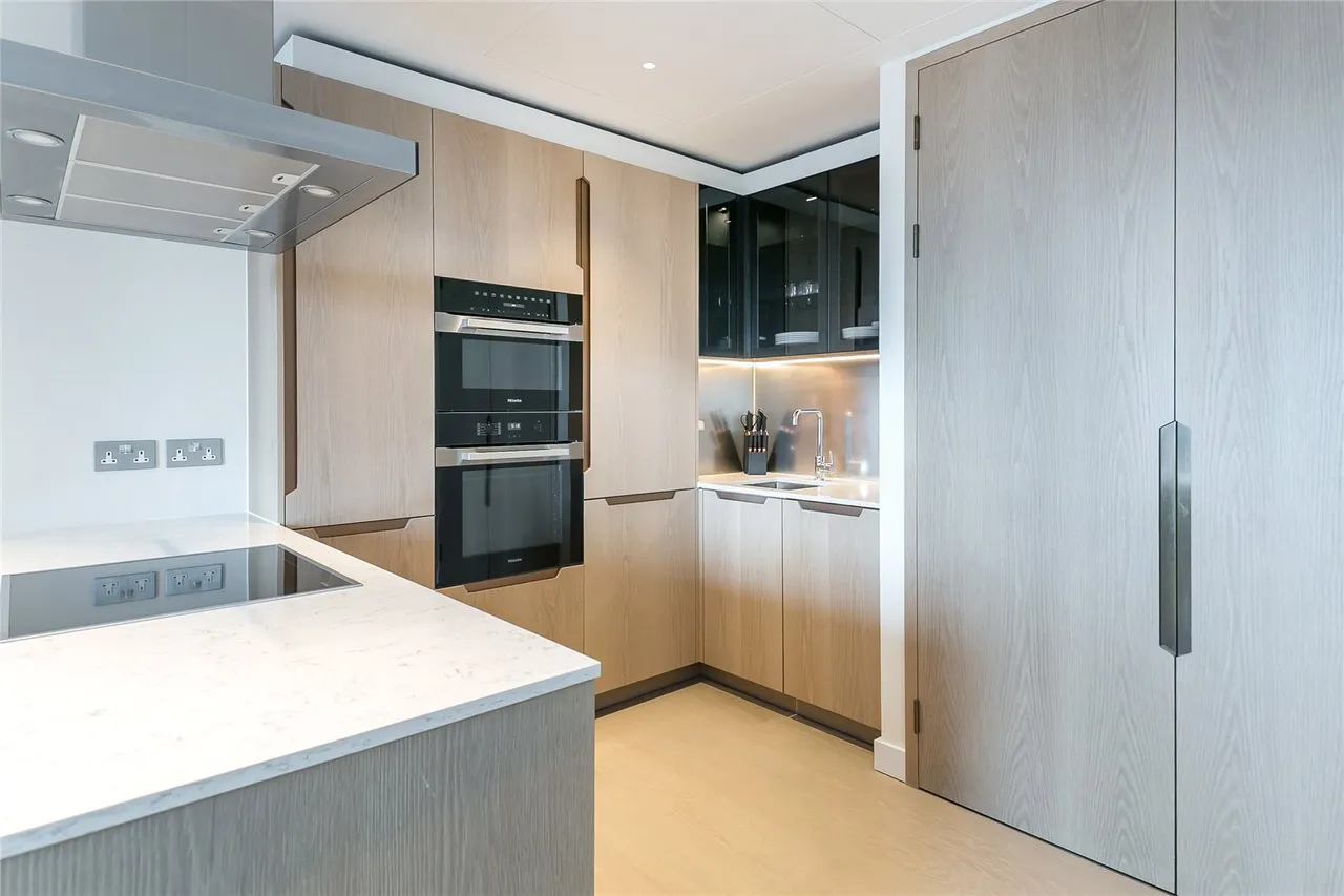 Nine Elms Lane, Nine Elms, SW8, photo 6