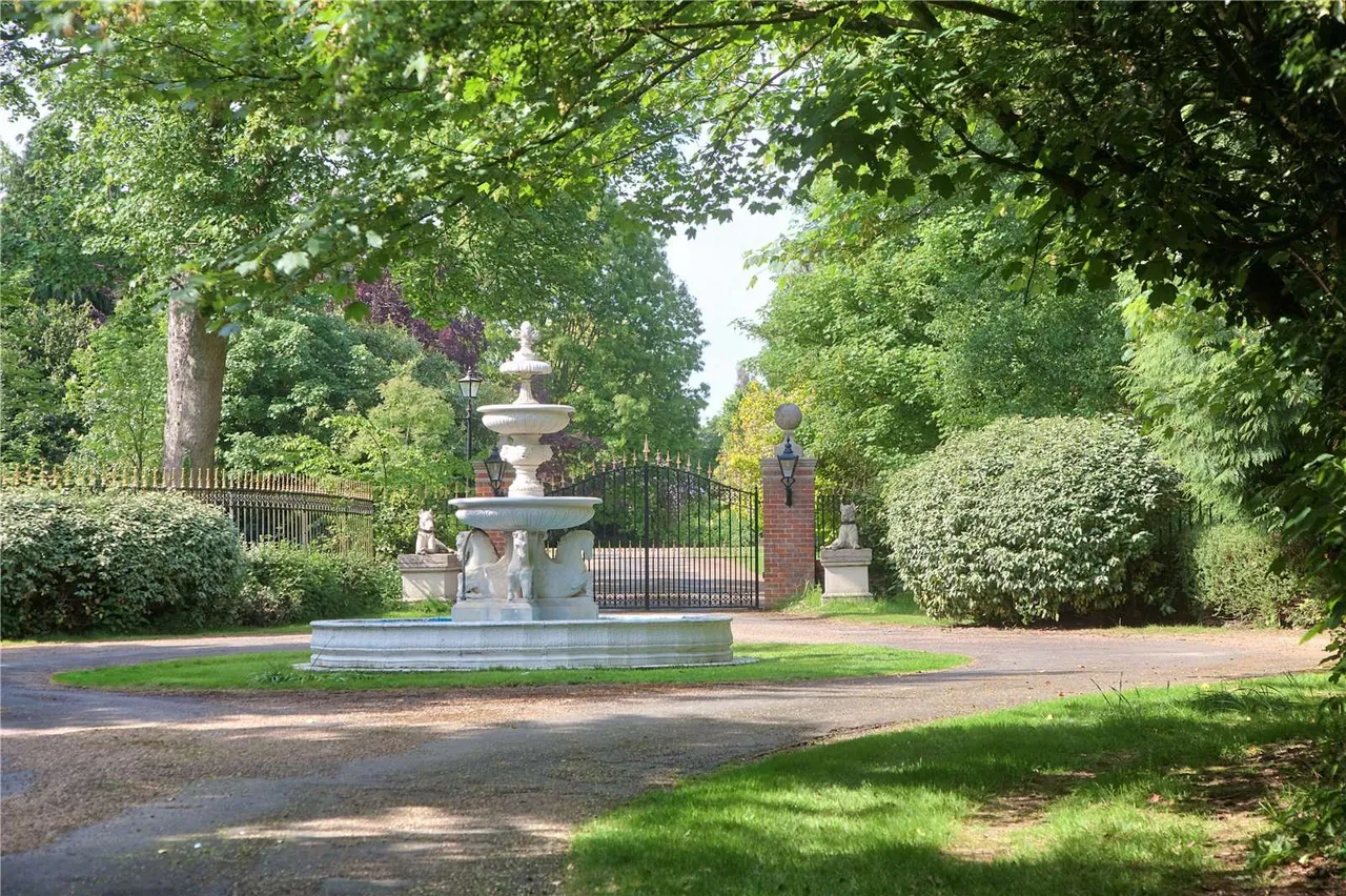 The Grange, Amersham Road, Beaconsfield, Buckinghamshire, HP9 2UG, photo 4