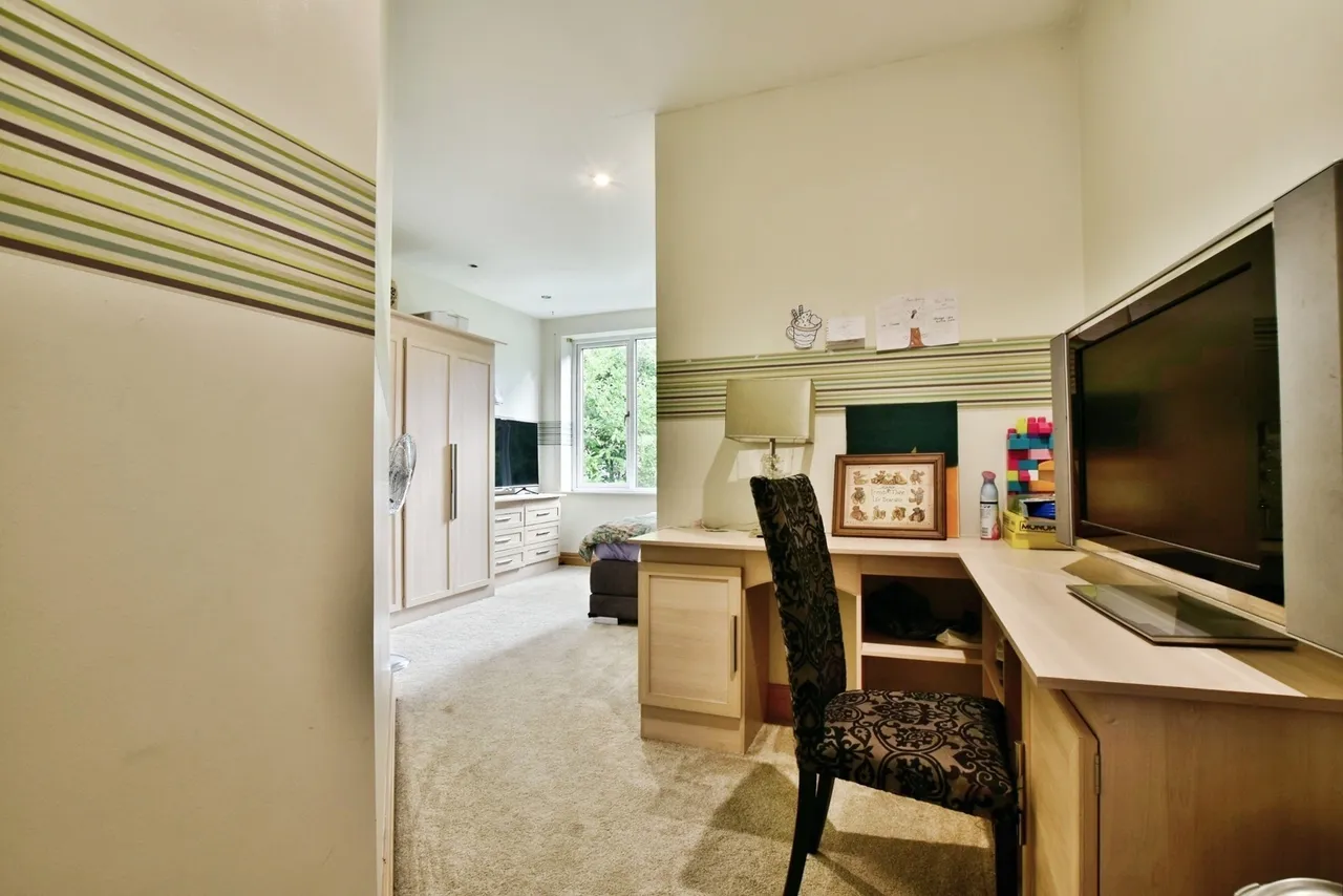 Hale Road, Hale Barns, WA15, photo 31