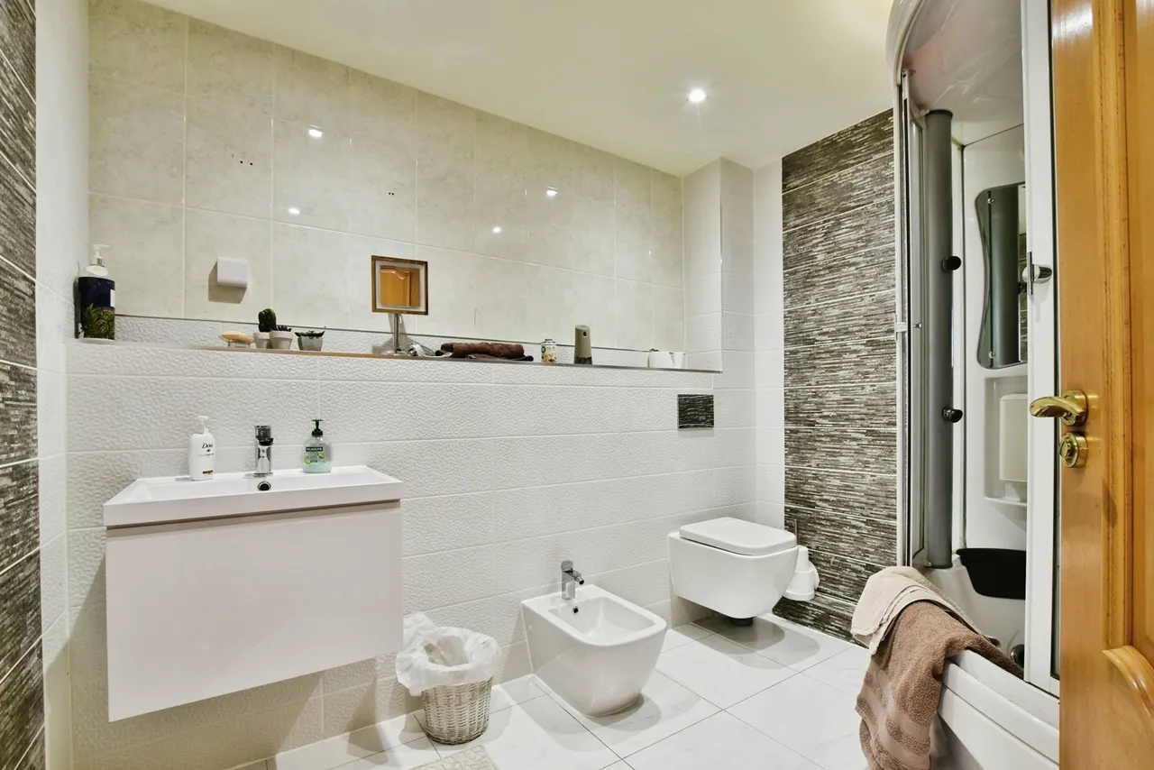 Hale Road, Hale Barns, WA15, photo 11