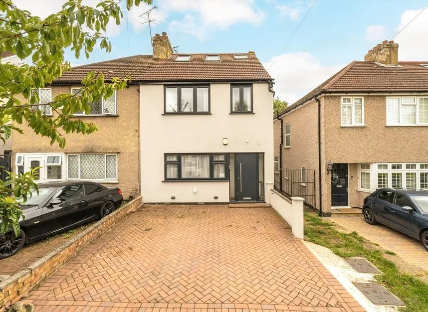 4 bed house to rent, Downing Drive, Greenford, UB6