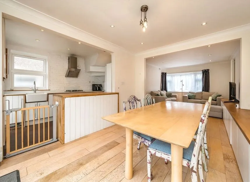 Downing Drive, Greenford, UB6, photo 4