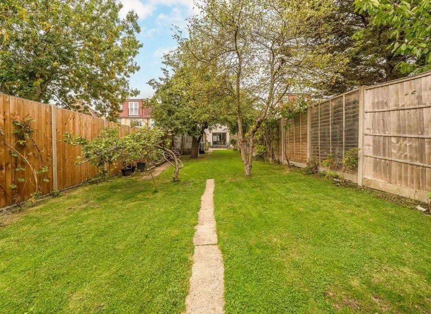 Downing Drive, Greenford, UB6, photo 10