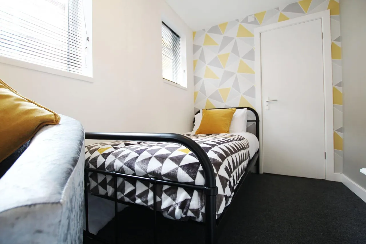 Waterloo Street, Burton upon Trent, DE14, photo 5
