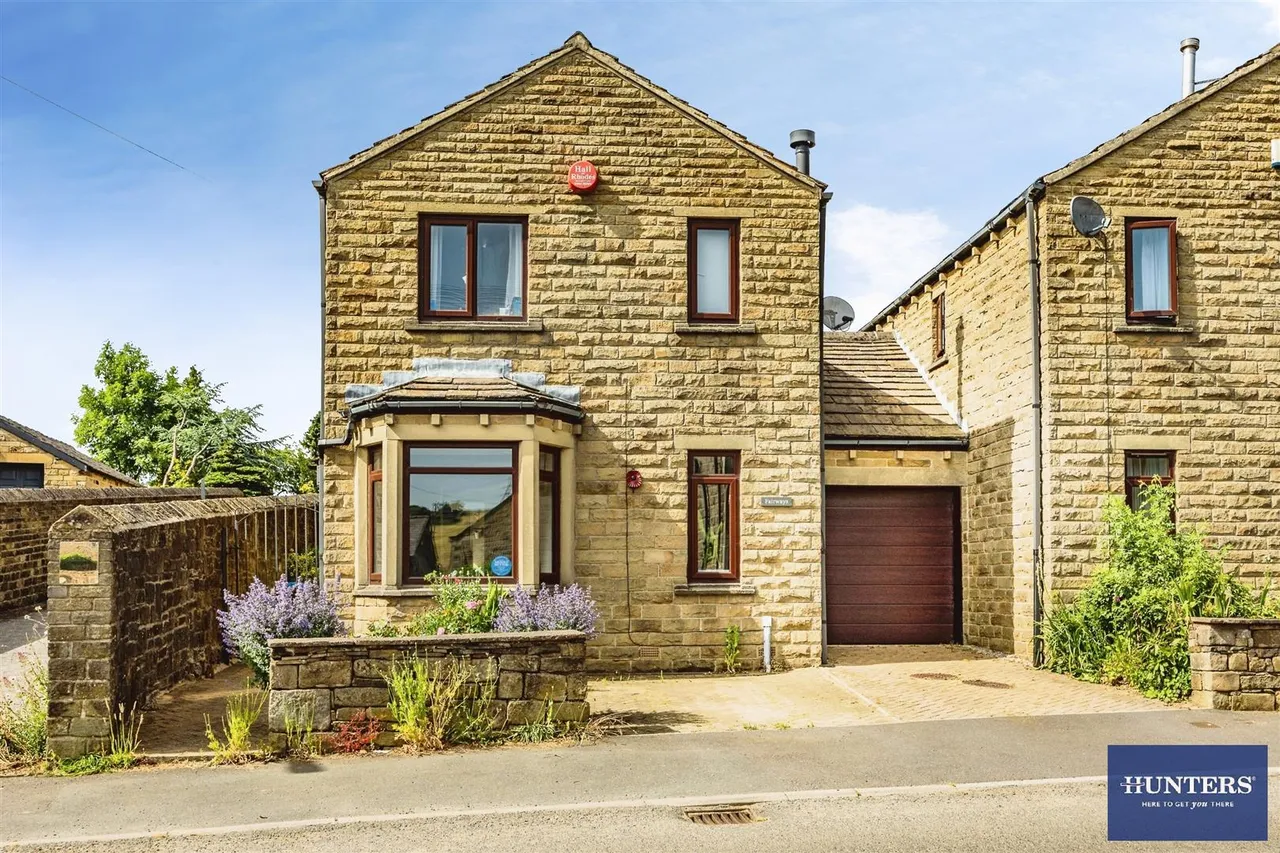 4 bed house for sale — Fairways, High Street, Stainland, Halifax