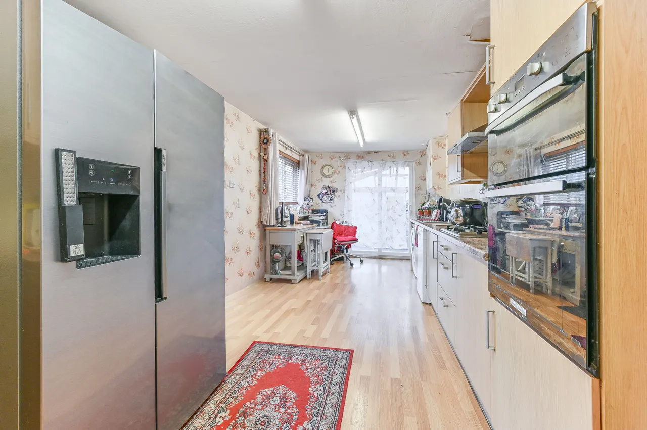 124 Ardrossan Gardens, Worcester Park, photo 6