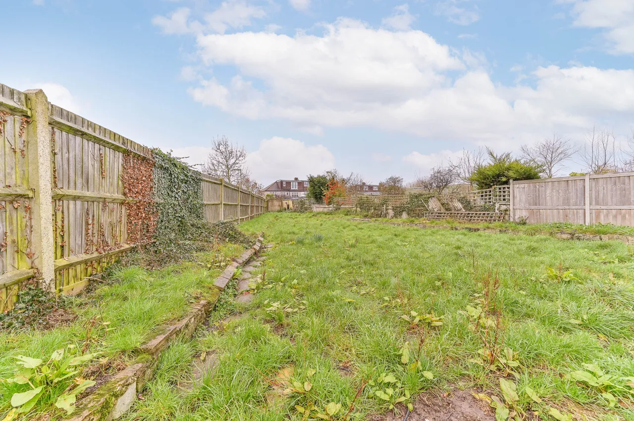 124 Ardrossan Gardens, Worcester Park, photo 7