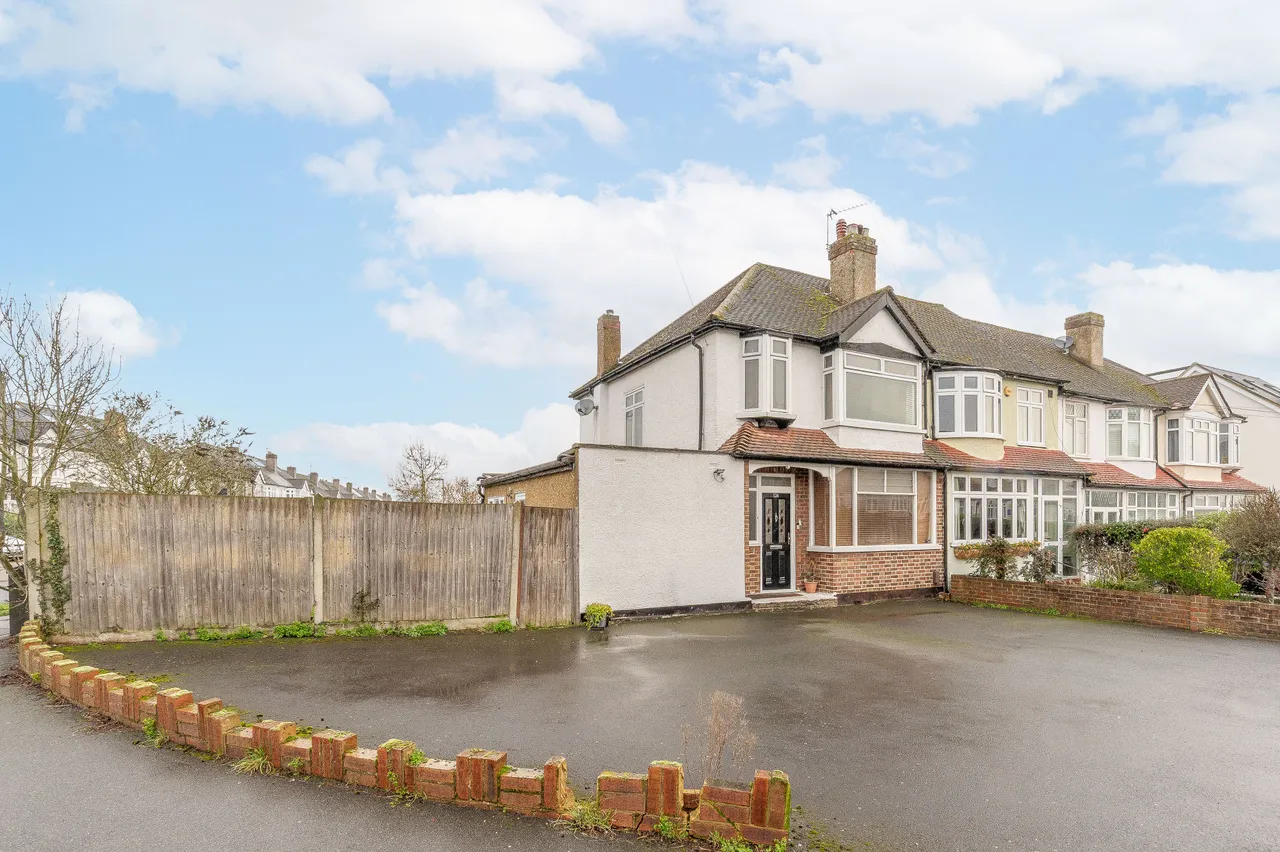 124 Ardrossan Gardens, Worcester Park, photo 11