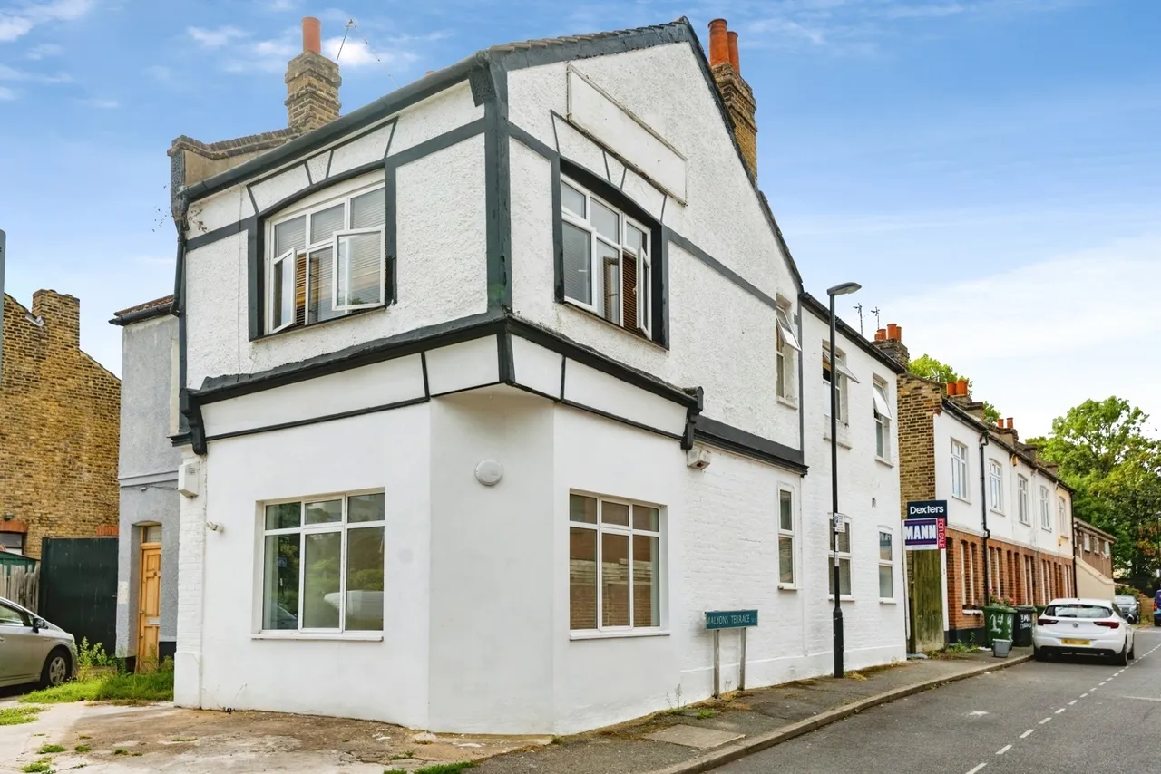 2 bed flat for sale, Malyons Road, London, SE13