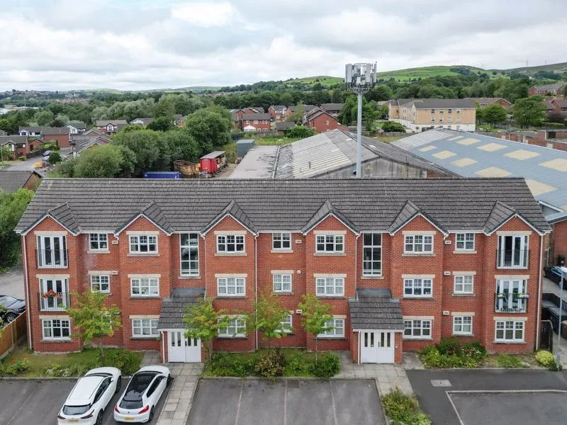 2 bed flat for sale — Turnpike Close, Rochdale OL12 6HG