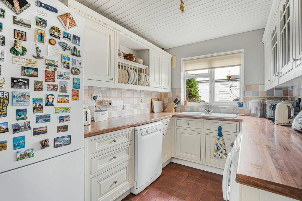 Aberdeen Close, Bletchley, Milton Keynes, Buckinghamshire, MK3 7SR, photo 4