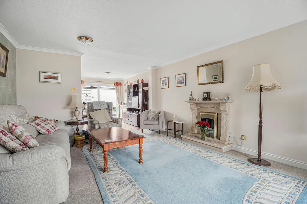 Aberdeen Close, Bletchley, Milton Keynes, Buckinghamshire, MK3 7SR, photo 2