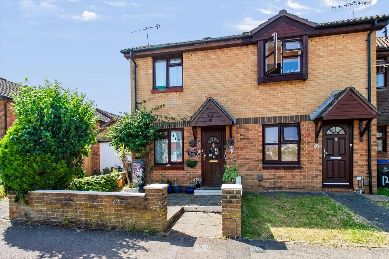 2 bed house for sale — Canterbury Road, Worthing
