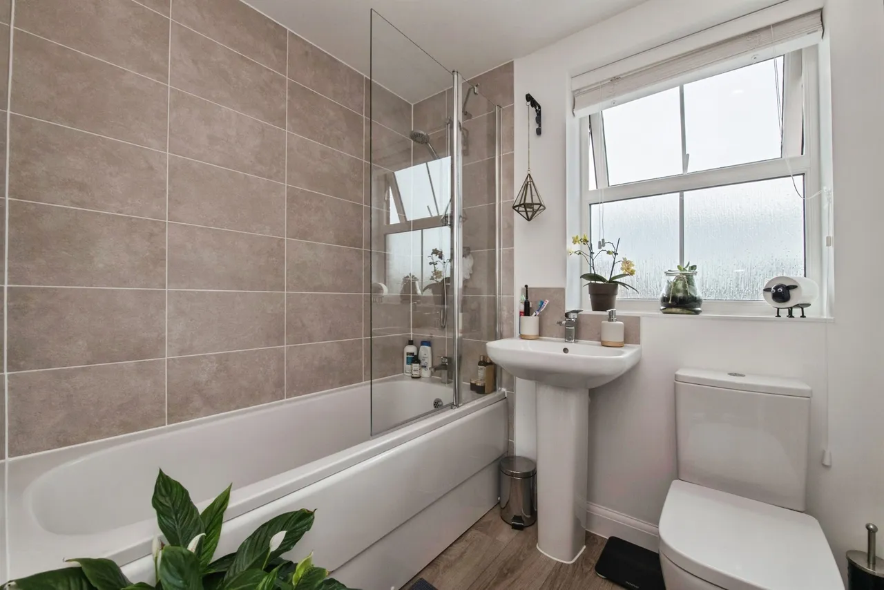 Clarissa Close, Tiverton, EX16, photo 8