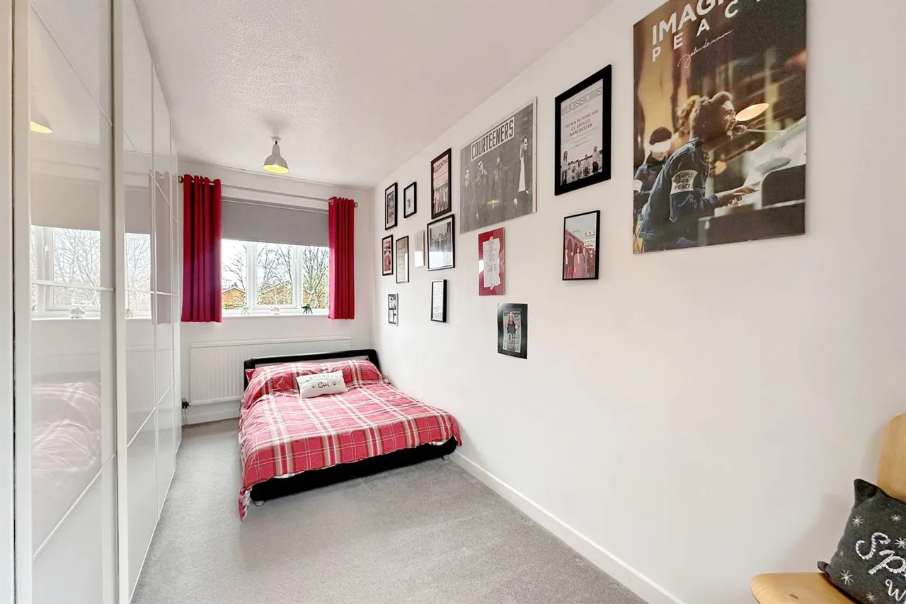Lindisfarne Drive, Stockport, photo 21
