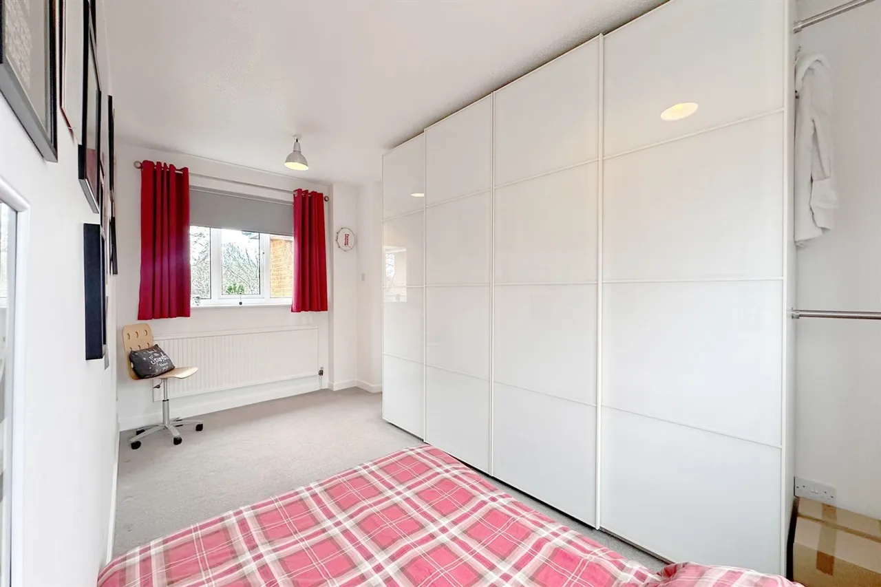 Lindisfarne Drive, Stockport, photo 22