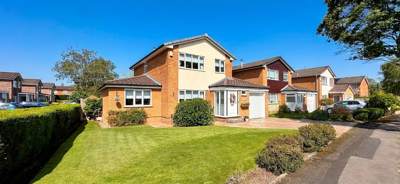 4 bed house for sale, Lindisfarne Drive, Stockport