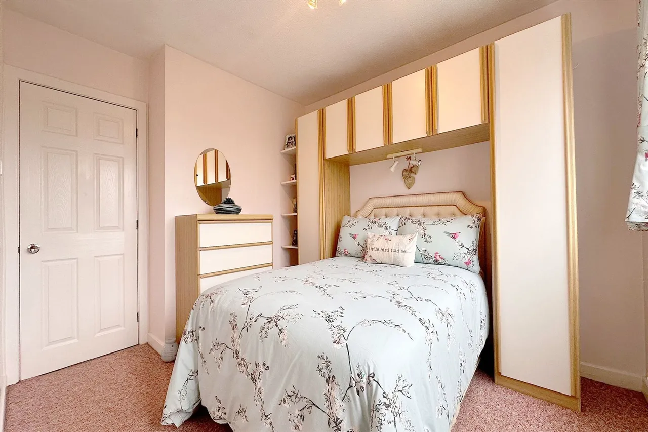 Lindisfarne Drive, Stockport, photo 23
