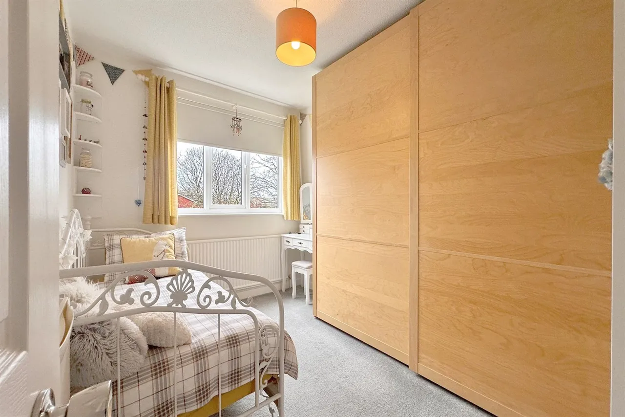 Lindisfarne Drive, Stockport, photo 24