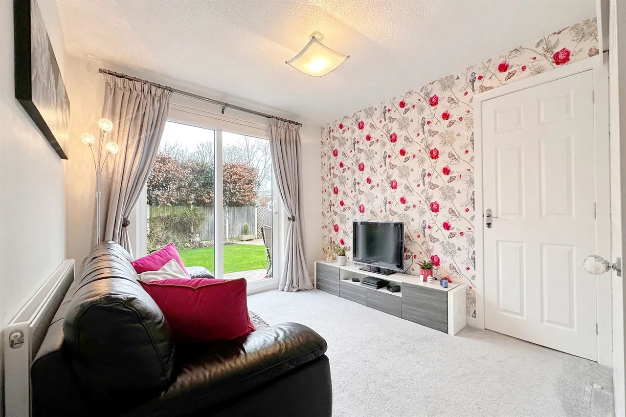 Lindisfarne Drive, Stockport, photo 10