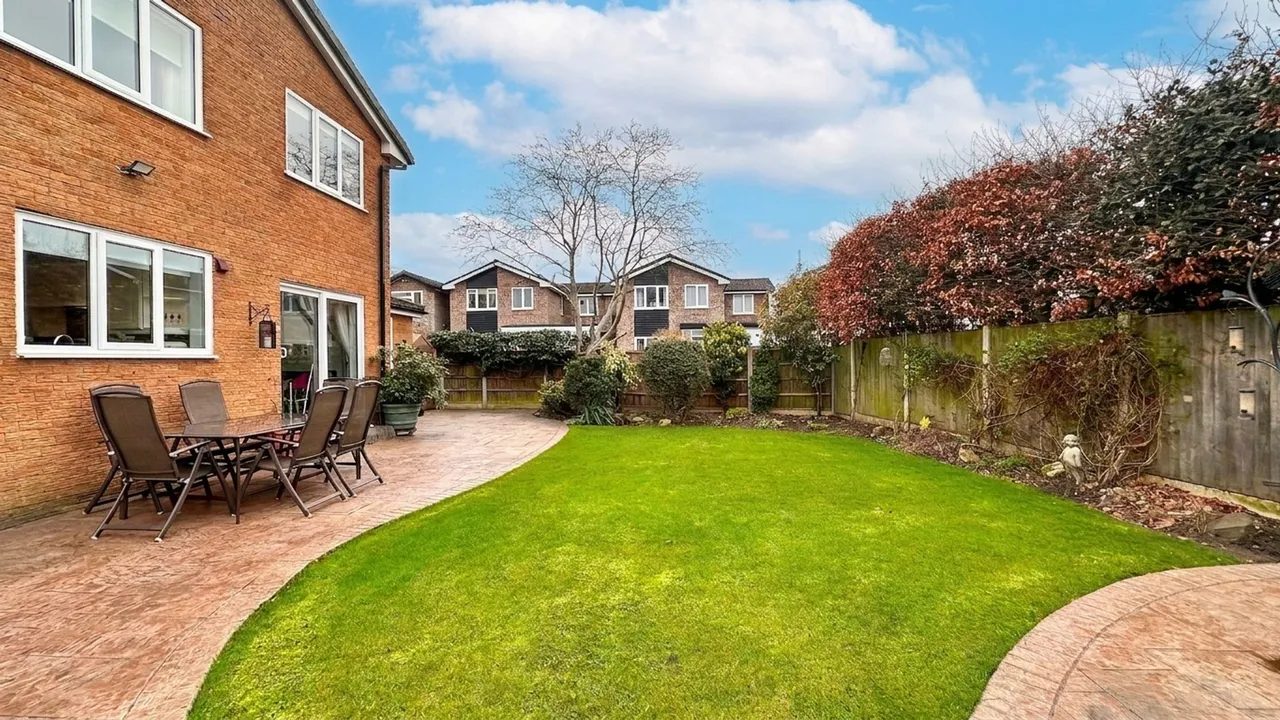 Lindisfarne Drive, Stockport, photo 28