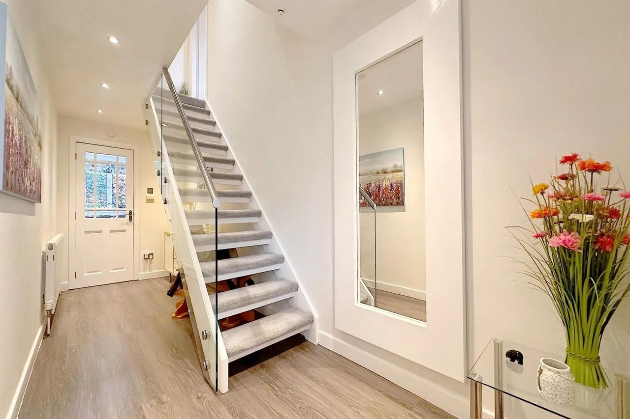 Lindisfarne Drive, Stockport, photo 7
