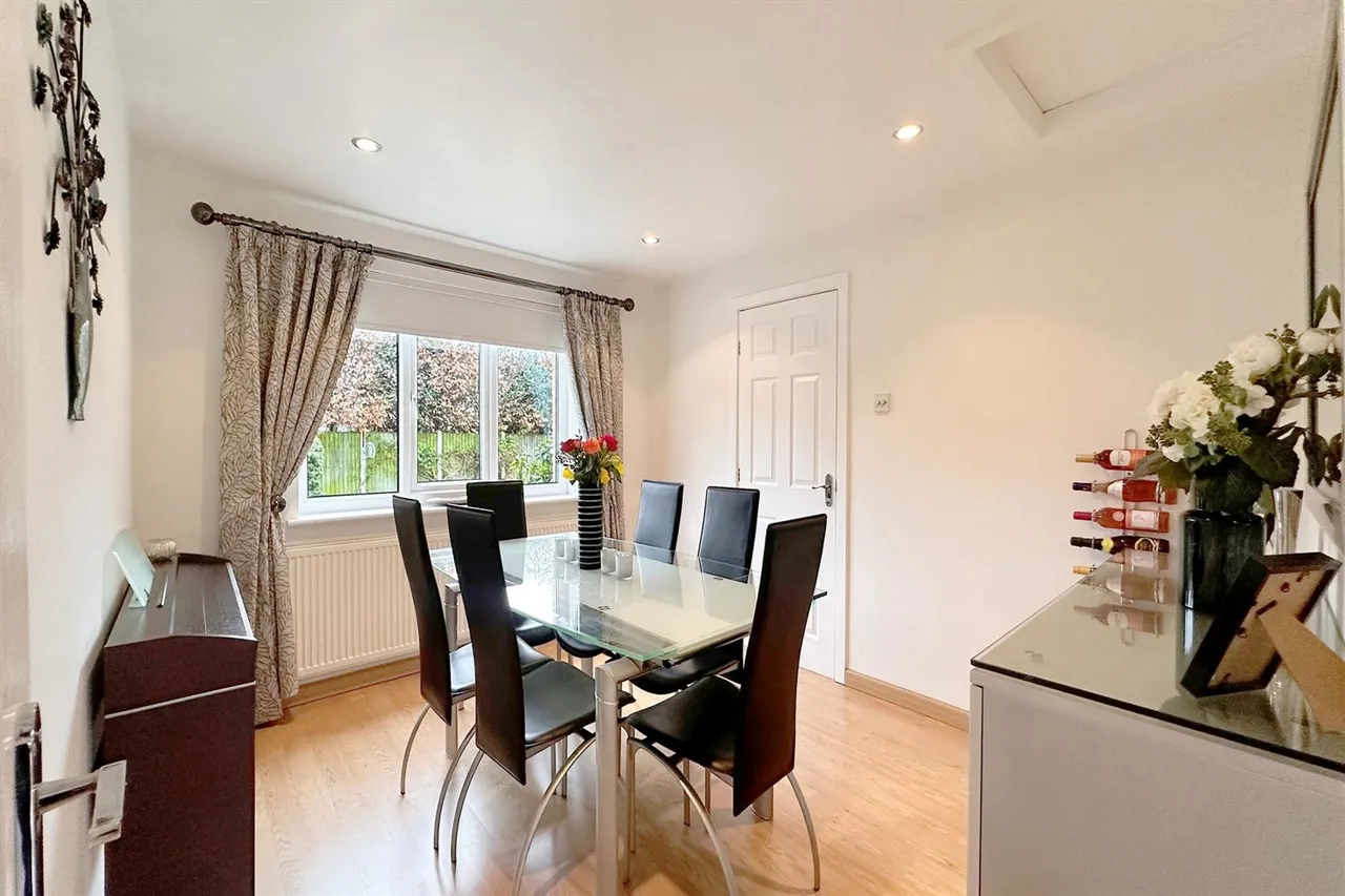Lindisfarne Drive, Stockport, photo 11