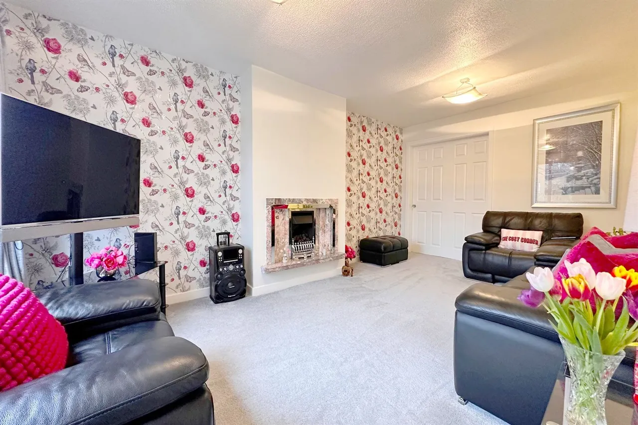 Lindisfarne Drive, Stockport, photo 2