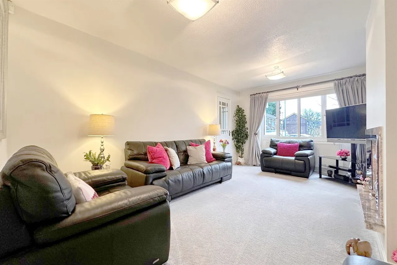 Lindisfarne Drive, Stockport, photo 9